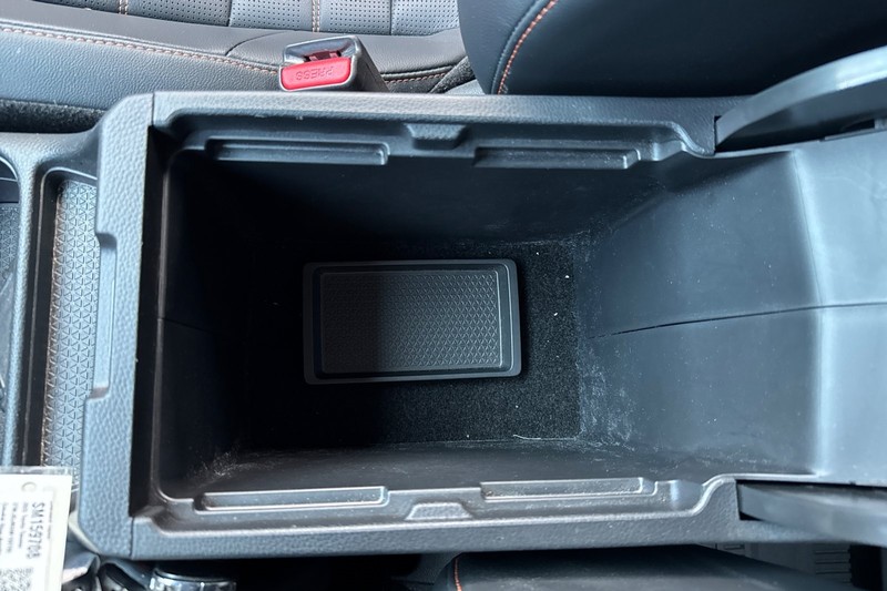 Honda CR-V Hybrid Vehicle Full-screen Gallery Image 32