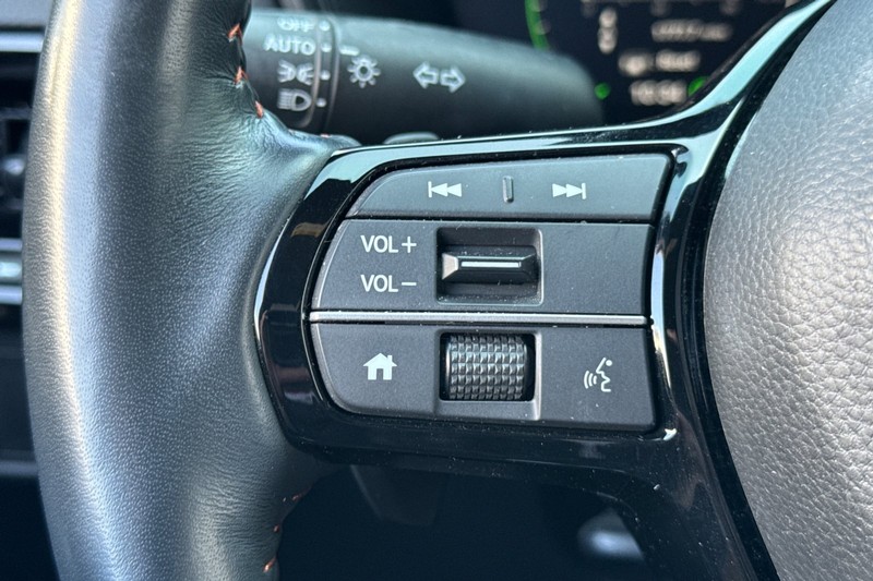 Honda CR-V Hybrid Vehicle Full-screen Gallery Image 36