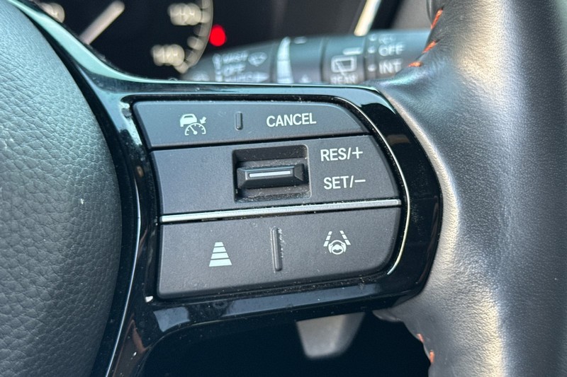 Honda CR-V Hybrid Vehicle Full-screen Gallery Image 38
