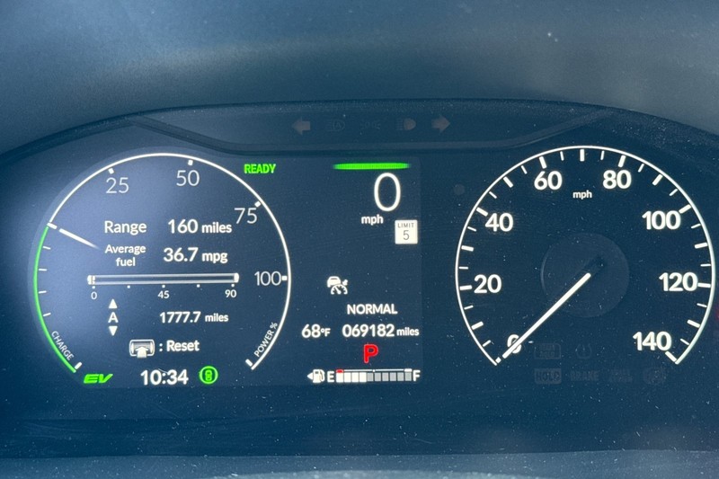 Honda CR-V Hybrid Vehicle Full-screen Gallery Image 40