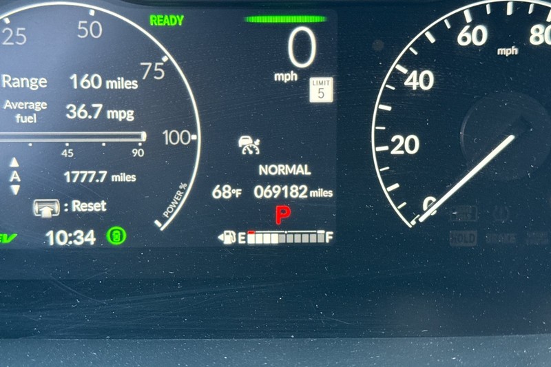 Honda CR-V Hybrid Vehicle Full-screen Gallery Image 41