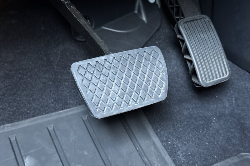 Honda CR-V Hybrid Vehicle Full-screen Gallery Image 45