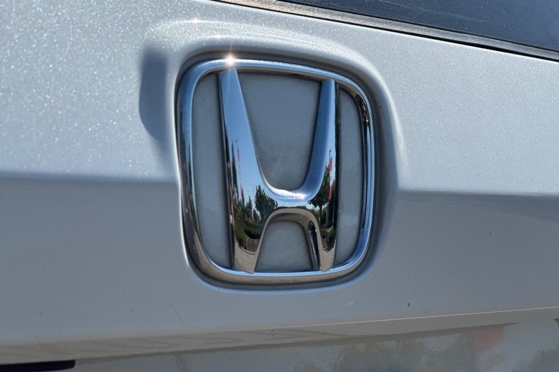 Honda CR-V Hybrid Vehicle Full-screen Gallery Image 50