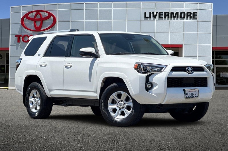 Toyota 4Runner Vehicle Full-screen Gallery Image 02