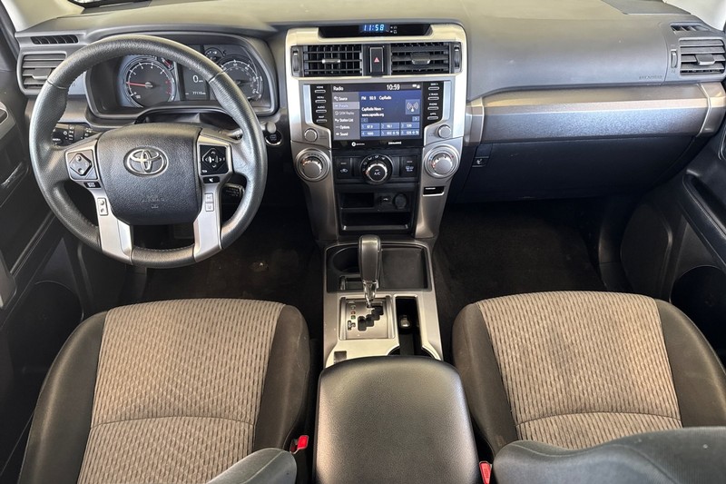 Toyota 4Runner Vehicle Full-screen Gallery Image 15