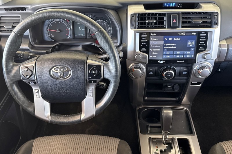Toyota 4Runner Vehicle Full-screen Gallery Image 16