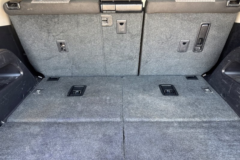 Toyota 4Runner Vehicle Full-screen Gallery Image 17