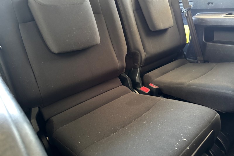 Toyota 4Runner Vehicle Full-screen Gallery Image 18