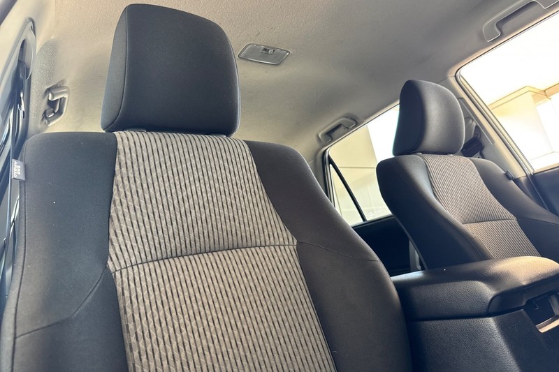 Toyota 4Runner Vehicle Full-screen Gallery Image 21