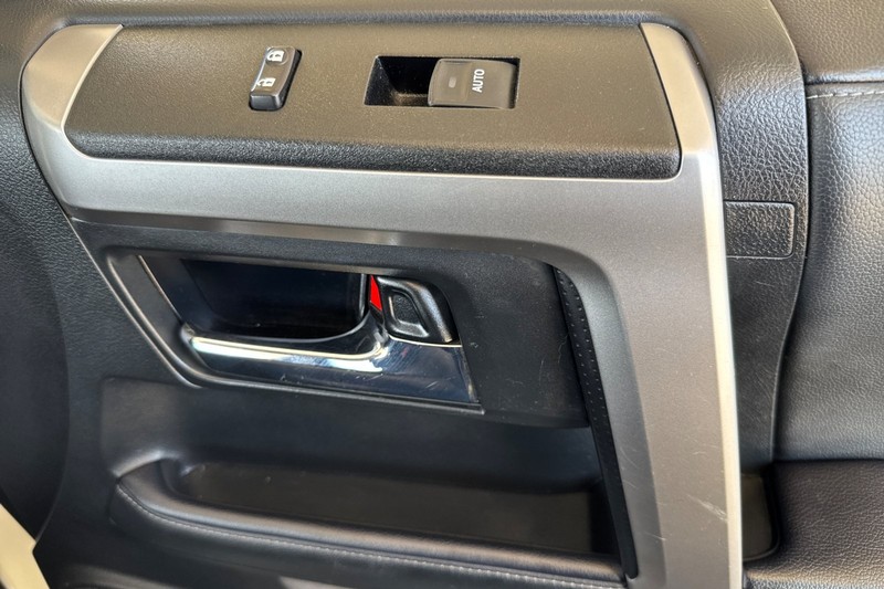 Toyota 4Runner Vehicle Full-screen Gallery Image 22