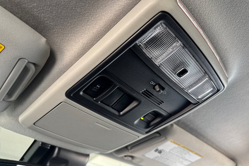 Toyota 4Runner Vehicle Full-screen Gallery Image 25