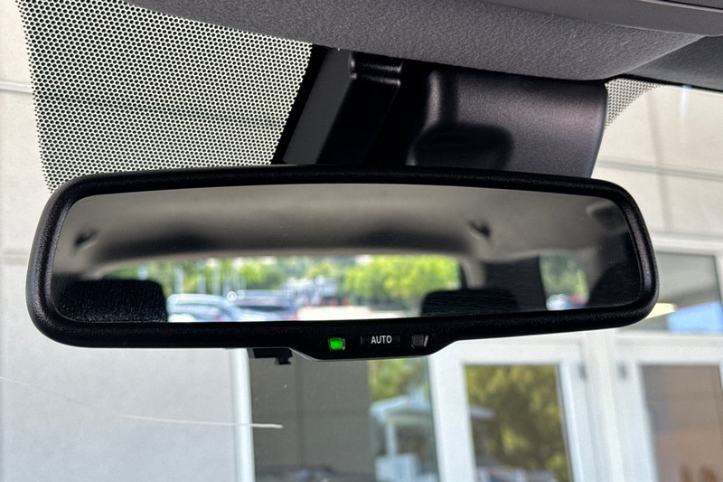 Toyota 4Runner Vehicle Full-screen Gallery Image 26