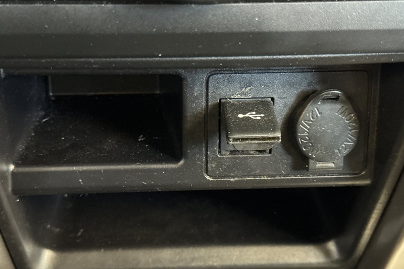 Toyota 4Runner Vehicle Full-screen Gallery Image 32