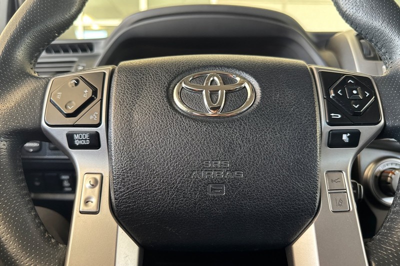 Toyota 4Runner Vehicle Full-screen Gallery Image 36