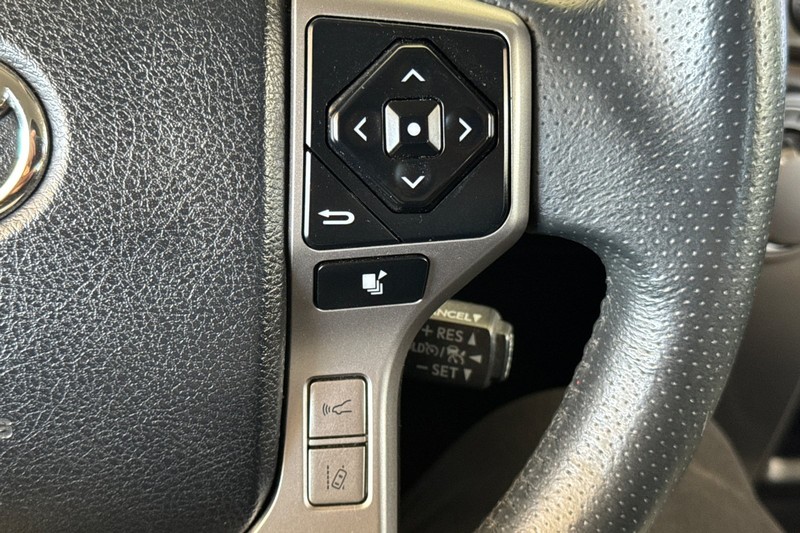 Toyota 4Runner Vehicle Full-screen Gallery Image 39