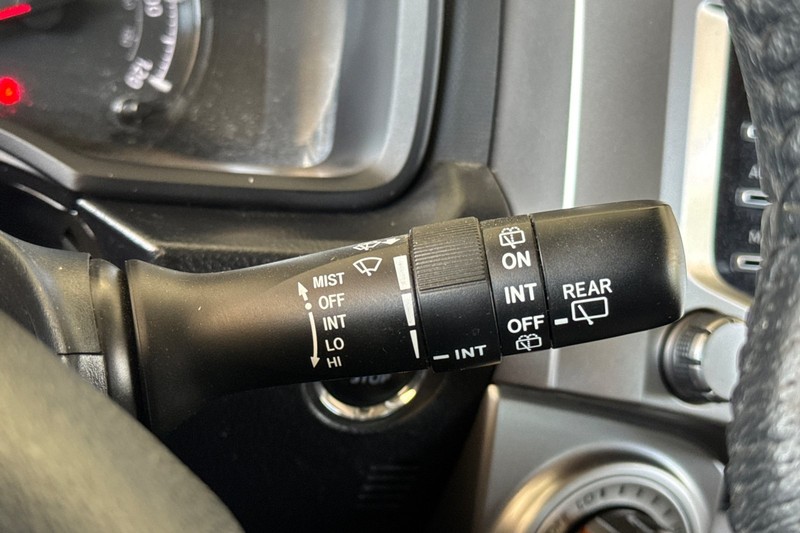 Toyota 4Runner Vehicle Full-screen Gallery Image 40