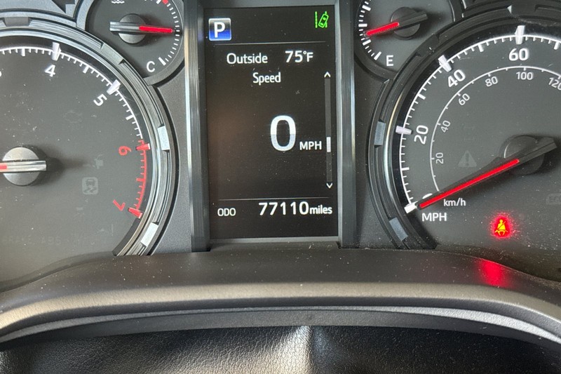 Toyota 4Runner Vehicle Full-screen Gallery Image 41