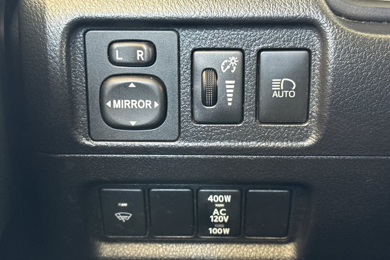 Toyota 4Runner Vehicle Full-screen Gallery Image 42