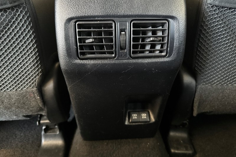 Toyota 4Runner Vehicle Full-screen Gallery Image 43