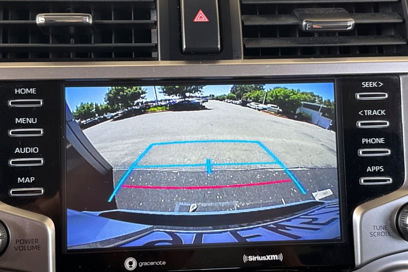 Toyota 4Runner Vehicle Full-screen Gallery Image 44