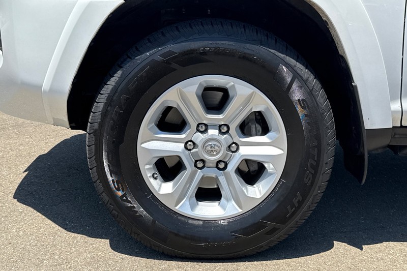 Toyota 4Runner Vehicle Full-screen Gallery Image 46