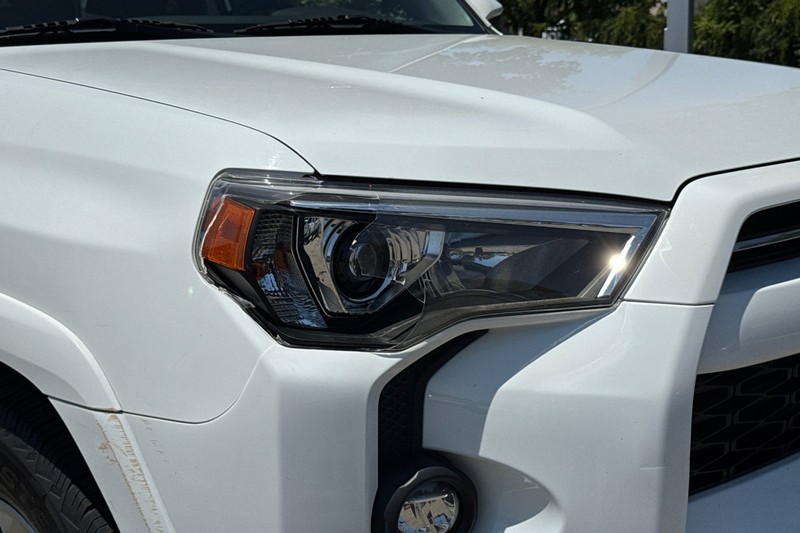 Toyota 4Runner Vehicle Full-screen Gallery Image 47