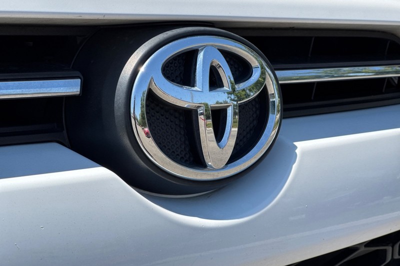 Toyota 4Runner Vehicle Full-screen Gallery Image 48