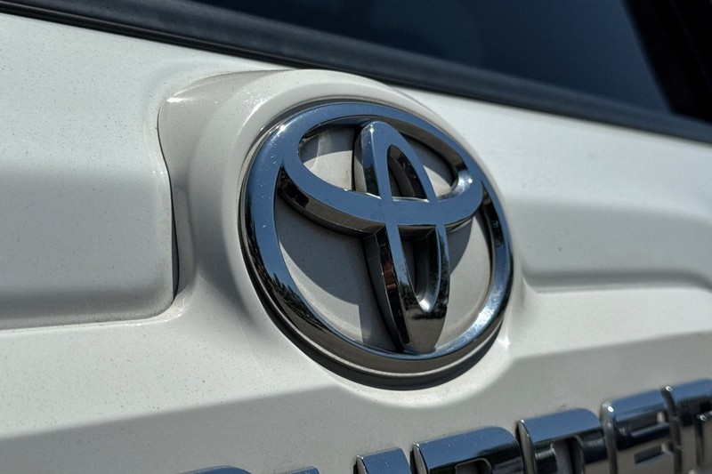 Toyota 4Runner Vehicle Full-screen Gallery Image 50