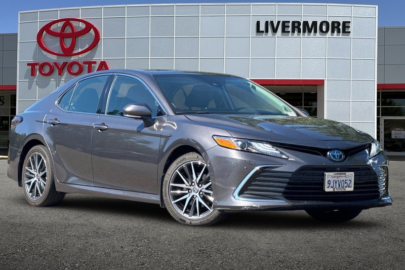 Toyota Camry Vehicle Full-screen Gallery Image 02