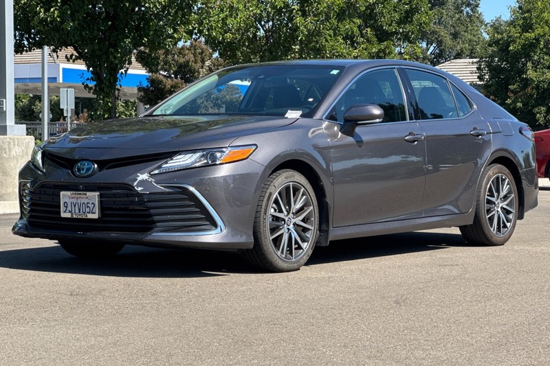 Toyota Camry Vehicle Full-screen Gallery Image 08
