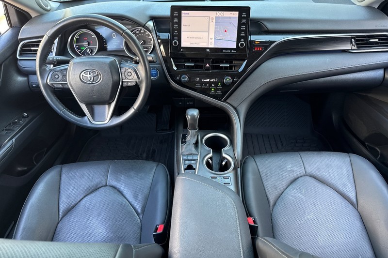 Toyota Camry Vehicle Full-screen Gallery Image 15
