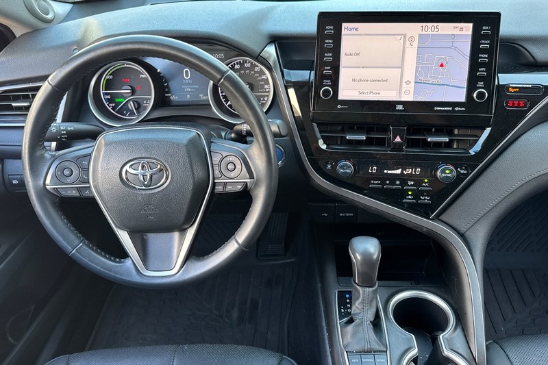 Toyota Camry Vehicle Full-screen Gallery Image 16
