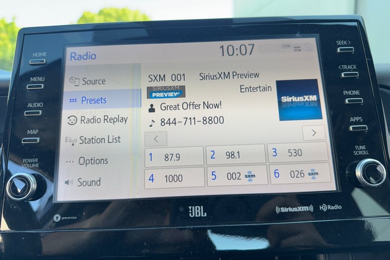 Toyota Camry Vehicle Full-screen Gallery Image 25