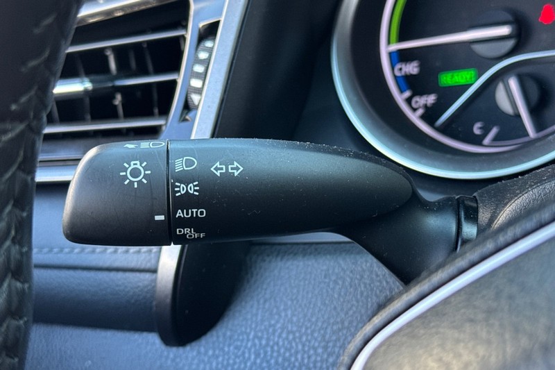 Toyota Camry Vehicle Full-screen Gallery Image 35