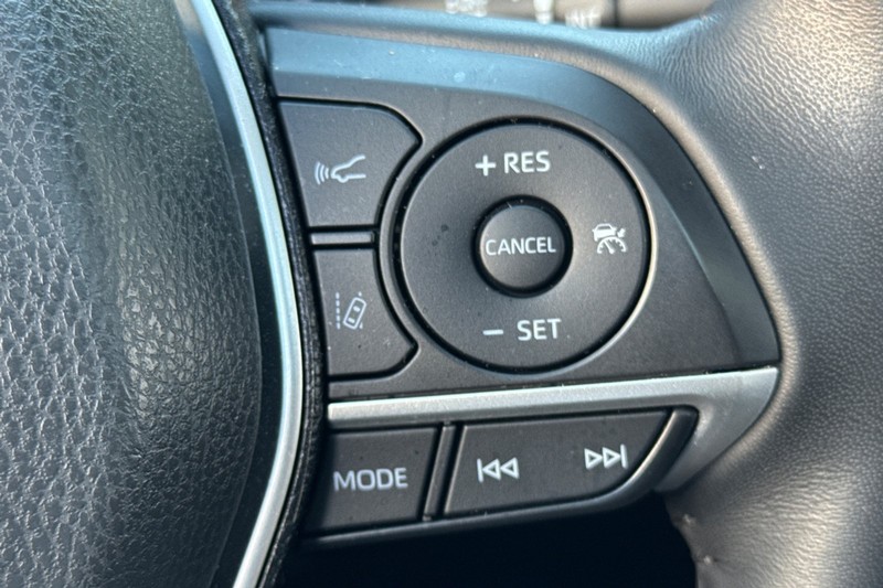 Toyota Camry Vehicle Full-screen Gallery Image 36