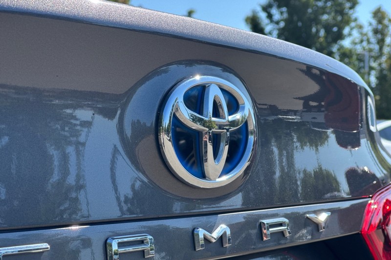 Toyota Camry Vehicle Full-screen Gallery Image 47