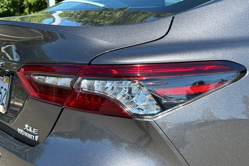 Toyota Camry Vehicle Full-screen Gallery Image 48