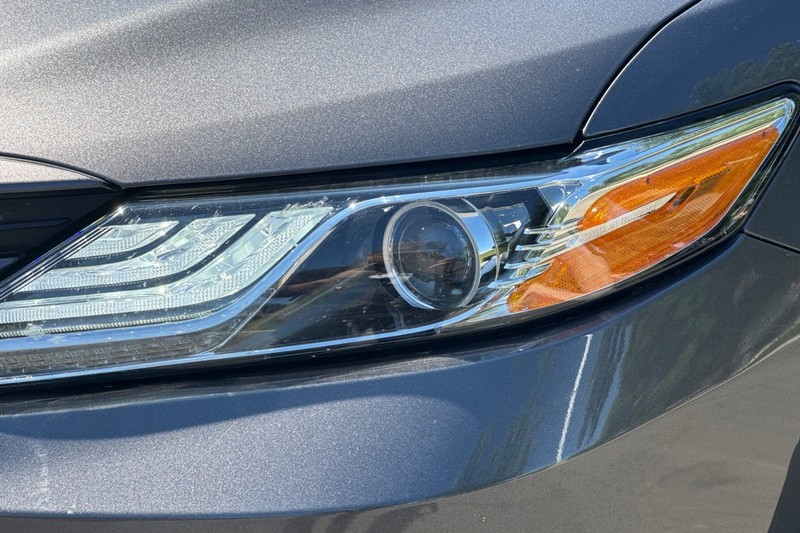 Toyota Camry Vehicle Full-screen Gallery Image 50