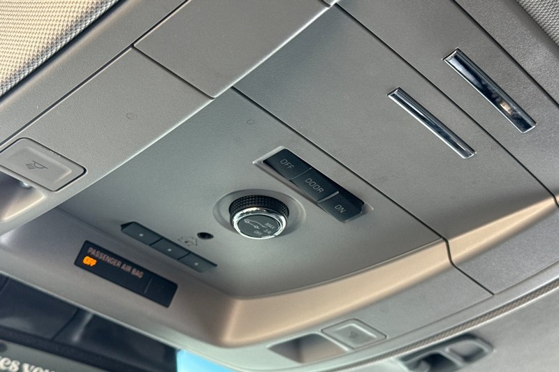 Chevrolet Tahoe Vehicle Full-screen Gallery Image 25