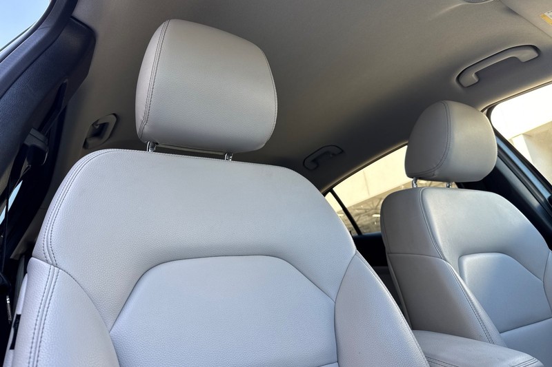 Mercedes-Benz GLA Vehicle Full-screen Gallery Image 20