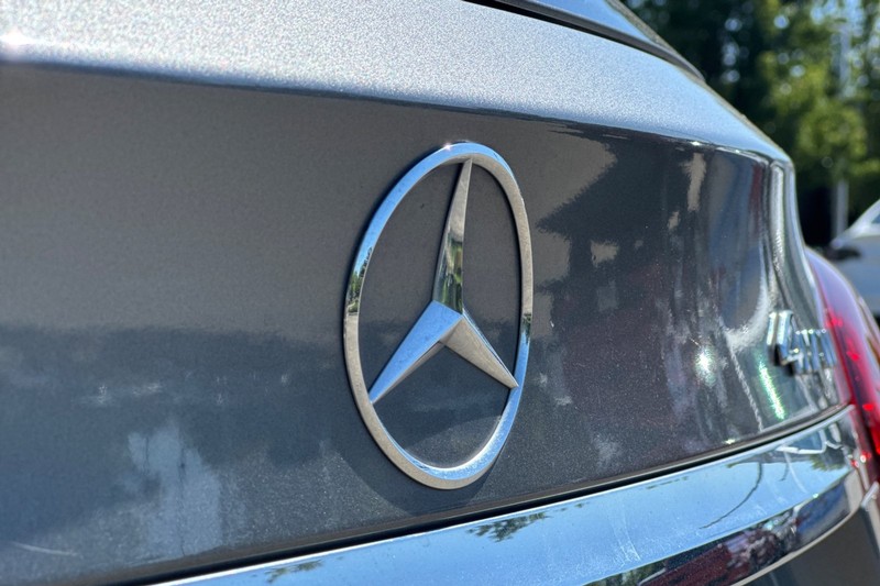 Mercedes-Benz GLA Vehicle Full-screen Gallery Image 48