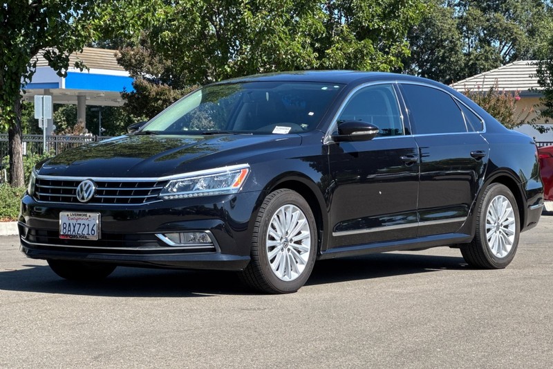 Volkswagen Passat Vehicle Full-screen Gallery Image 08
