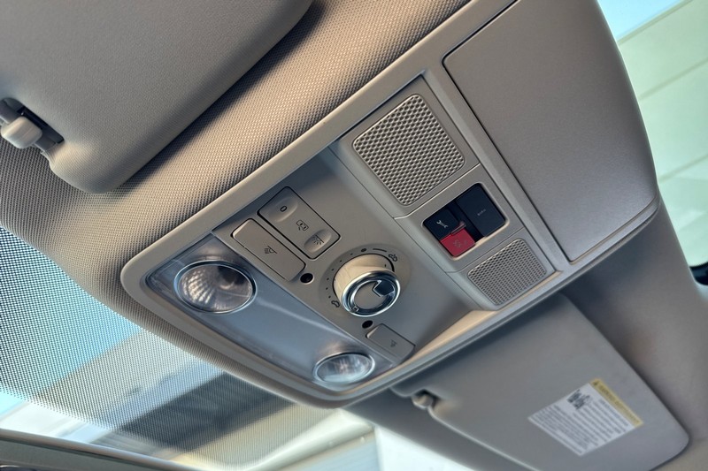 Volkswagen Passat Vehicle Full-screen Gallery Image 24