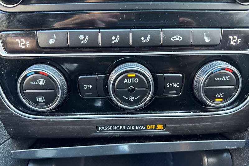 Volkswagen Passat Vehicle Full-screen Gallery Image 28