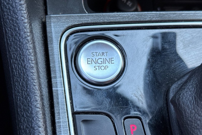Volkswagen Passat Vehicle Full-screen Gallery Image 34