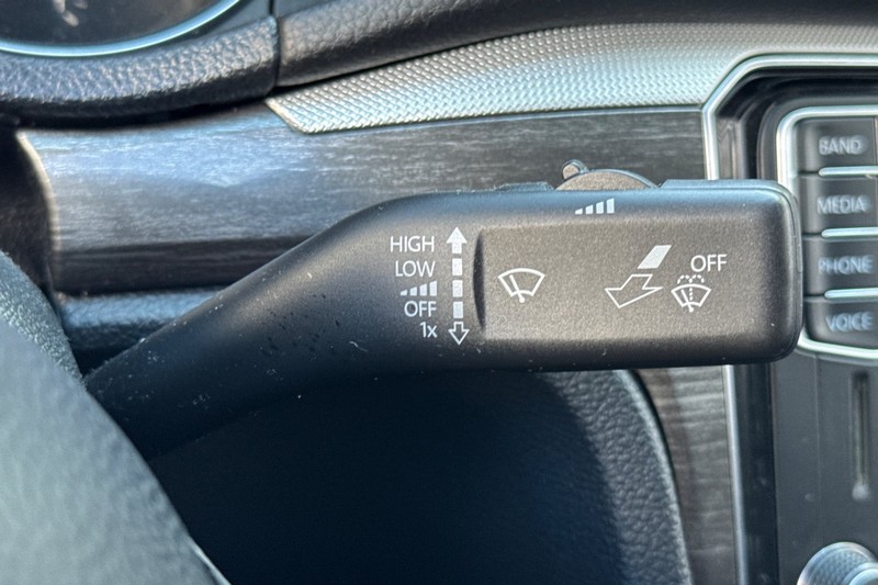 Volkswagen Passat Vehicle Full-screen Gallery Image 39