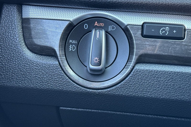 Volkswagen Passat Vehicle Full-screen Gallery Image 42