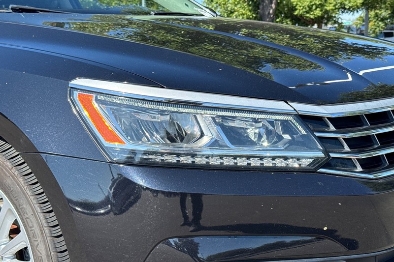 Volkswagen Passat Vehicle Full-screen Gallery Image 46