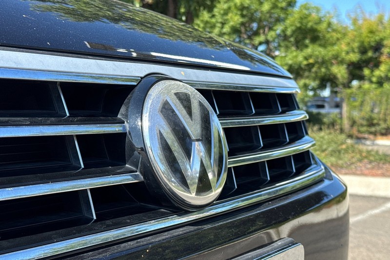 Volkswagen Passat Vehicle Full-screen Gallery Image 47