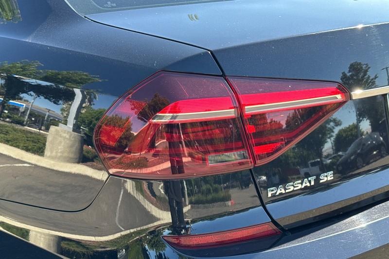 Volkswagen Passat Vehicle Full-screen Gallery Image 48